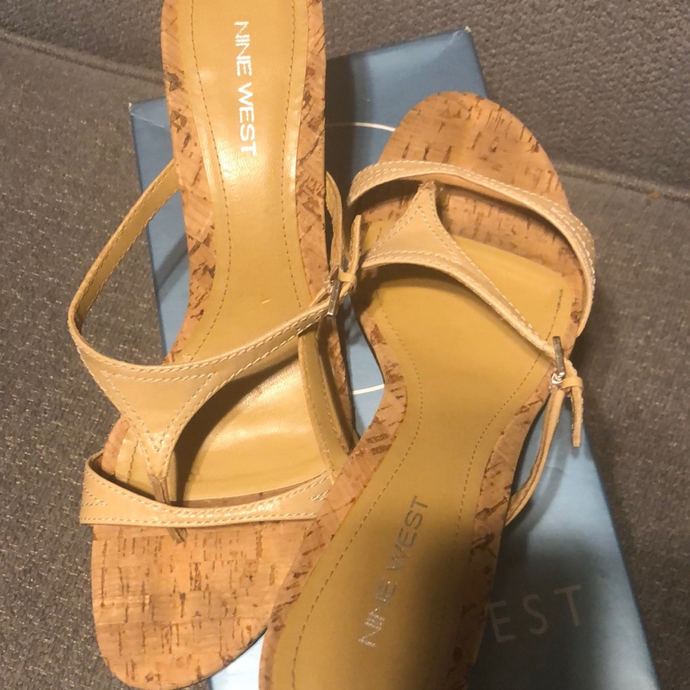 Beige Nine West 3 1/2 heel